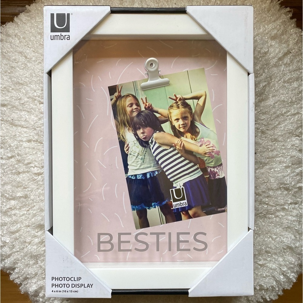 NIB Umbra “ besties “ photo clip photo display frame (4” x 6”)​​​​​​​​​​​​​​​